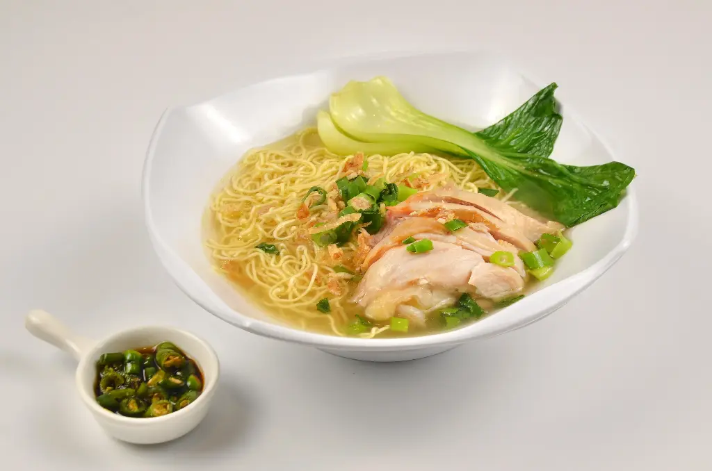 Steamed Chicken Wonton Noodles Soup